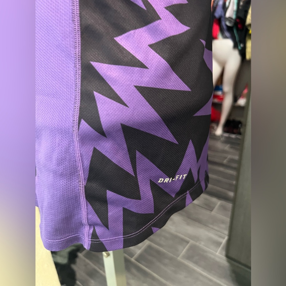 Nike Dri Fit Purple Pattern Workout Tank Top - Picture 3 of 8